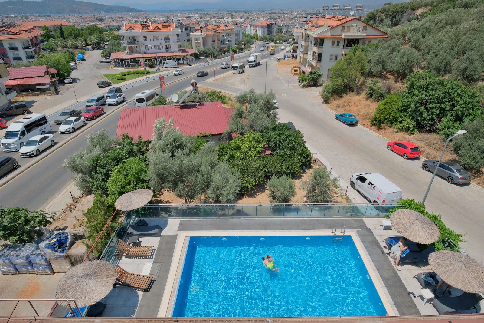 Kampüs Garden açık yüzme havuzu